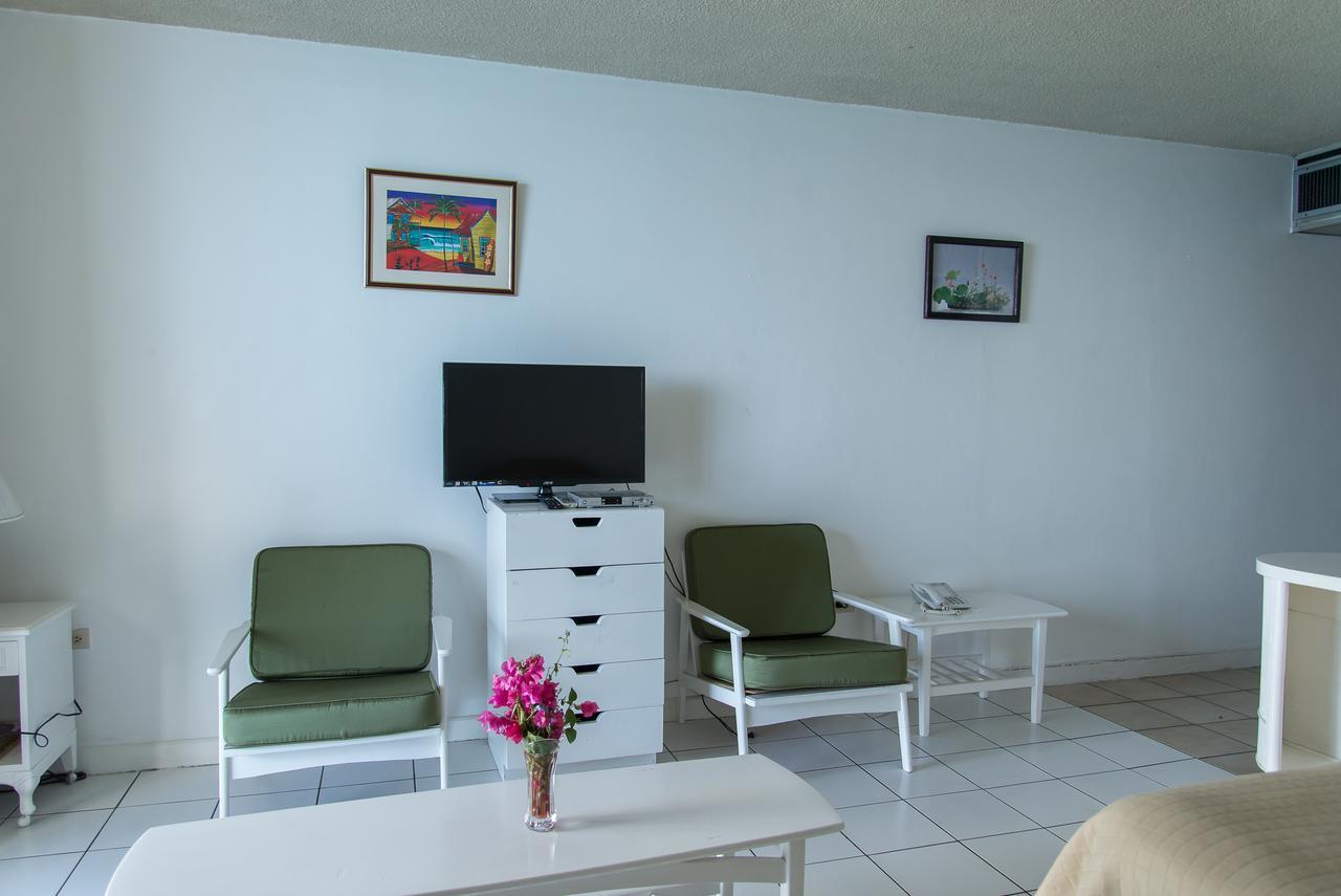 Deluxe Montego Bay Club Studio & Suites Bagian luar foto