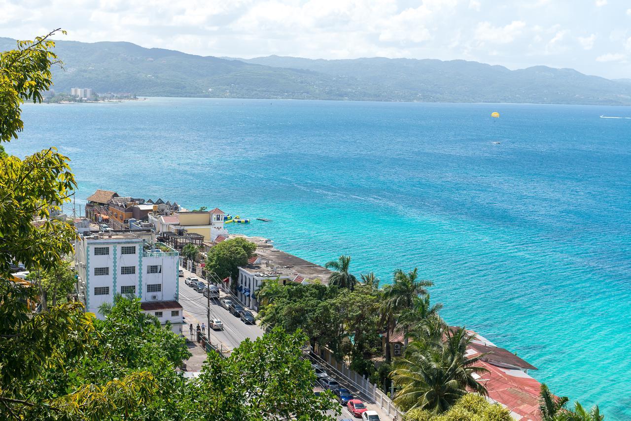 Deluxe Montego Bay Club Studio & Suites Bagian luar foto